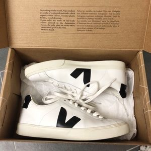 Vejas Women’s Esplar Sneaker Size 5